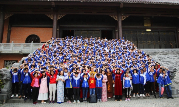 Học sinh trải nghiệm 'Trưởng thành từ cửa thiền môn' tại chùa Bái Đính