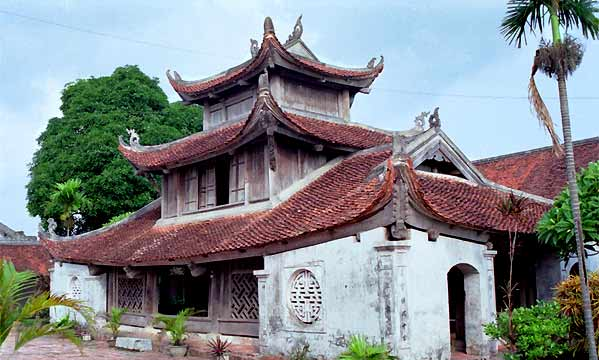 GS Hà Văn Tấn giải thích cách bài trí tượng trong chùa