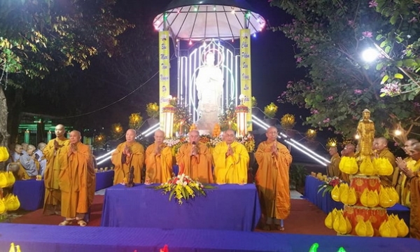 Trang nghiêm lễ vía Phật Di Đà ở chùa Linh Sơn Pháp Ấn
