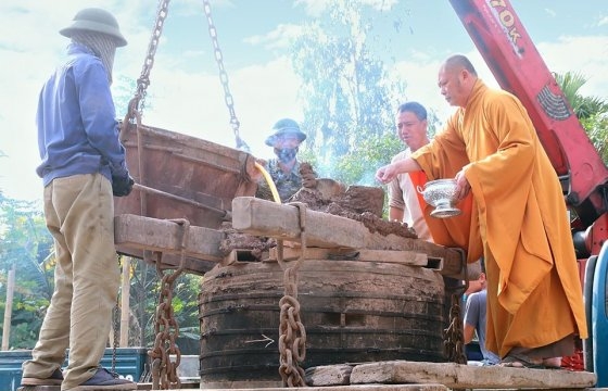 Lễ trì chú rót đồng đúc đại hồng chung chùa Khải Nam, Thanh Hóa