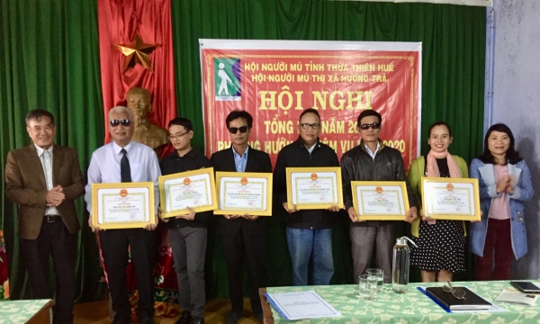Hội Người mù thị xã Hương Trà - điểm tựa cho các hội viên phát triển
