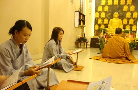 Người Phật tử đọc kinh Phật phải chân thành và cung kính