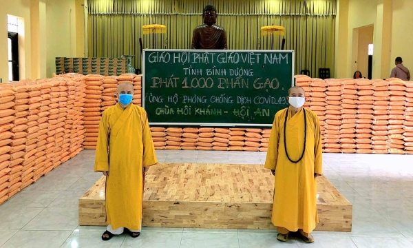 Phật giáo Bình Dương trao quà giúp đỡ người nghèo trong dịch Covid-19