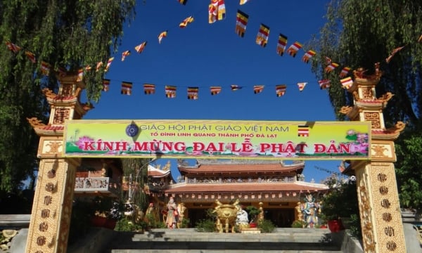 Lễ tắm Phật tại Tổ đình Linh Quang Đà Lạt