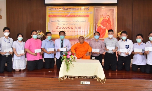 Sư ông chùa Cảnh Phước (Bangkok) hỗ trợ các bệnh viện tại tỉnh Kanchanaburi