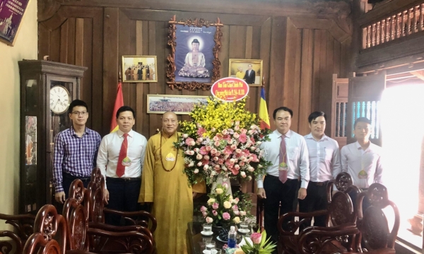 Trưởng Ban Tôn giáo Chính phủ đến thăm và chúc mừng Đại lễ Phật đản tại chùa Liên Phái