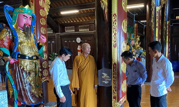 Thực hư cột lim chính điện Thiền viện Trúc Lâm mọc nấm trị bá bệnh