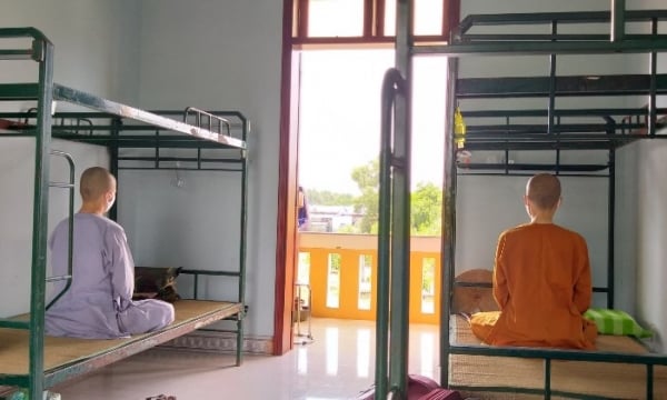 Tăng Ni du học sinh từ Myanmar dành thời gian thiền quán tại khu cách ly Chu Lai