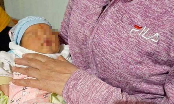 Bé trai sơ sinh bị bỏ rơi tại chùa Trông: Mẹ đẻ đã quay lại nhận con