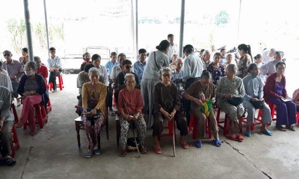 80 suất quà đến với người mù nghèo thị xã Hương Trà