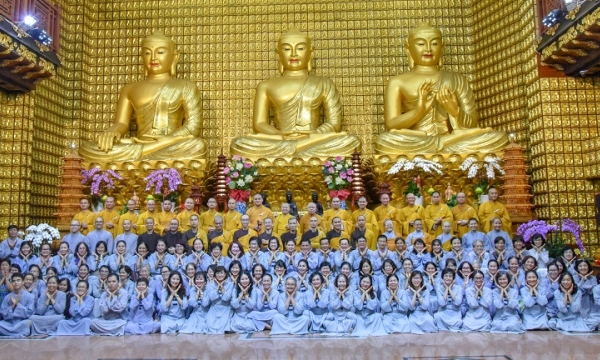 Quỹ Đạo Phật Ngày Nay cúng dường trai tăng mùa an cư kiết hạ tại chùa Giác Ngộ