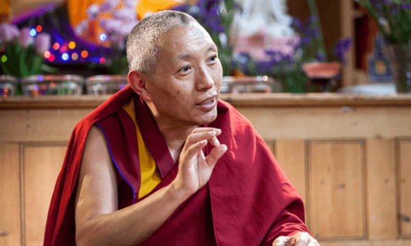 Nhà sư Tây Tạng được trao tặng huy chương Úc bởi những đóng góp cho đạo Phật và giáo dục
