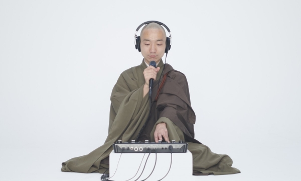 Nhà sư Nhật Bản tụng kinh trên nền nhạc beatbox