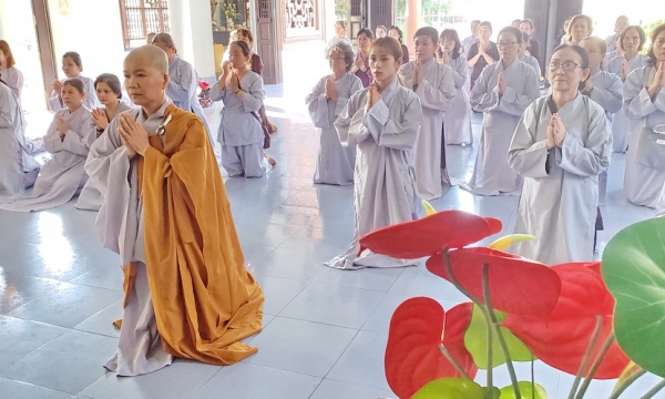 Ban TTXH Phật giáo Ninh Hòa cúng dường trường hạ