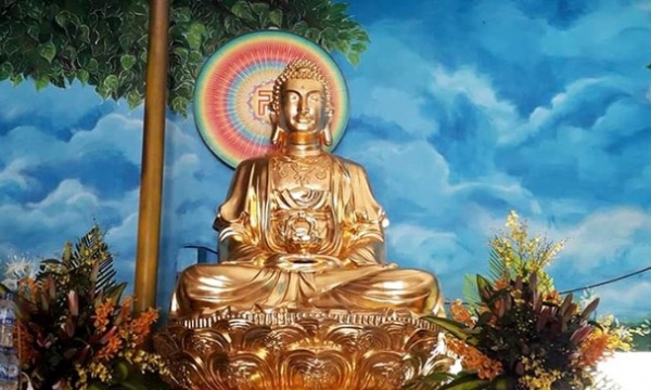 Tượng Phật dát vàng, nặng 2 tấn ở chùa Phổ Môn thành phố Vinh