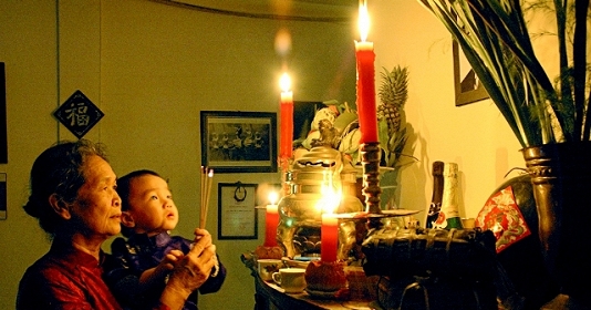 Bàn thờ gia tiên: Nơi hướng về cội nguồn của người Việt