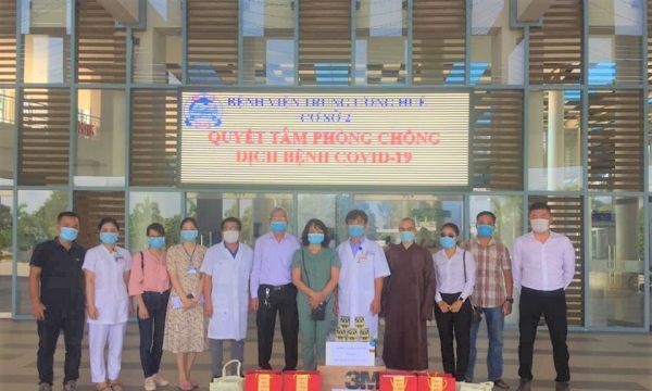 Hội Đông y tỉnh TT Huế trao quà hỗ trợ Bệnh viện T.Ư Huế