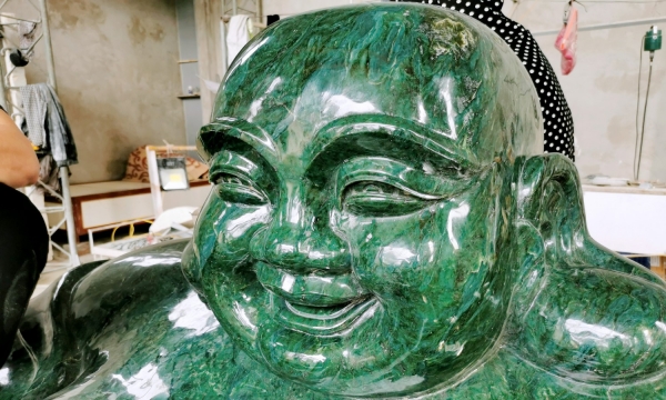 Nét mặt hoan hỷ của Bồ Tát Di Lặc tại chùa Khai Nguyên