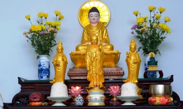 Phật tử nên thiết trí bàn thờ Phật như thế nào?