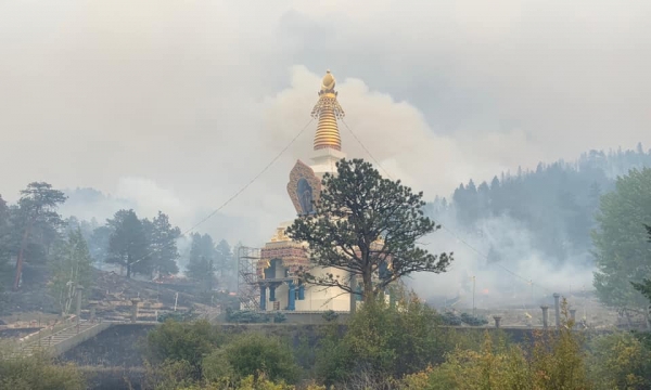 Trung tâm Phật giáo Shambhala tại Hoa Kỳ bị cháy rừng tấn công