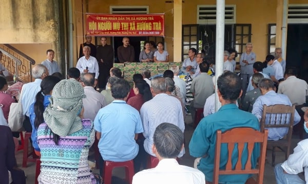 Nhiều đoàn từ thiện TP.HCM trao 340 suất quà cho Hội người mù Hương Trà
