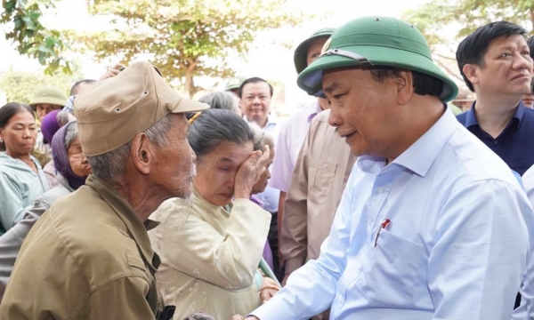 Thủ tướng Nguyễn Xuân Phúc kiểm tra công tác khắc phục bão lụt ở Quảng Bình