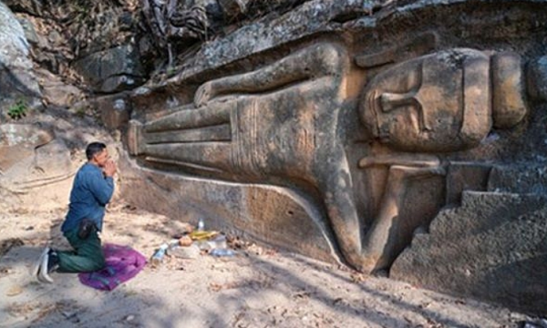 Tượng Phật 6 mét nằm ở chân đồi Kangva, Campuchia