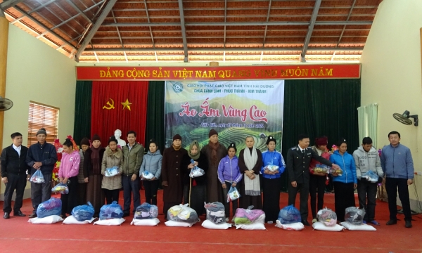 Chương trình từ thiện “Áo ấm vùng cao” của Chư Tăng, Ni  Phật giáo Hải Dương