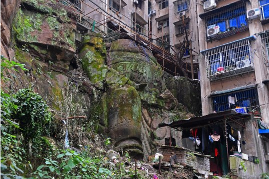 Phát hiện tượng Phật khổng lồ nghìn năm tuổi ngay dưới tòa nhà chung cư
