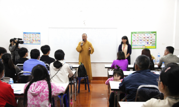 Chùa Phật Tích mở lớp ngoại ngữ miễn phí cho kiều bào tại Lào