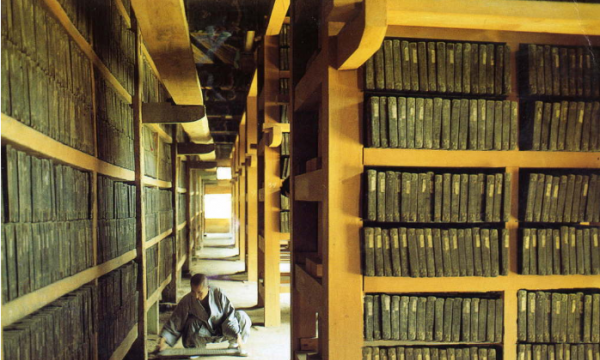 Kho Đại Tạng Kinh lớn nhất thế giới với hơn 80000 mộc bản tại chùa Haeinsa, Hàn Quốc