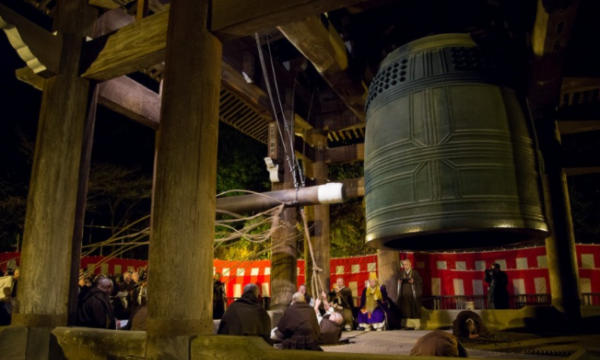 Truyền thống đánh 108 tiếng chuông trong đêm giao thừa ở các ngôi chùa của Nhật Bản