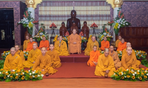 Đạo tràng chùa Minh Đạo thắp hoa đăng kính mừng Phật Thành Đạo