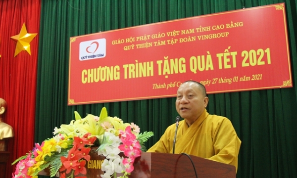 HT.Thích Gia Quang cùng quỹ Thiện Tâm – Vingroup tặng quà Tết năm 2021 tại Cao Bằng