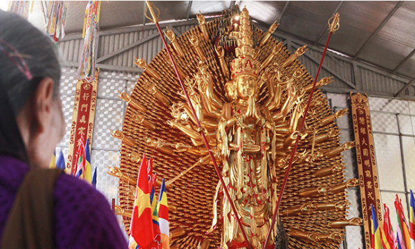 Tượng Phật Quan Âm Thiên Thủ Thiên Nhãn bằng gỗ mít sơn son thếp vàng cao nhất Việt Nam