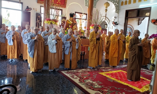Tăng Ni thị xã Ninh Hòa lễ Tổ và chúc tết đầu năm