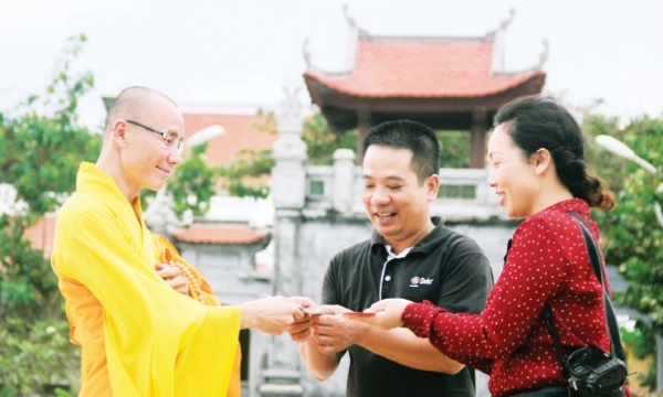 Phật tử có nên nhận lộc chùa?