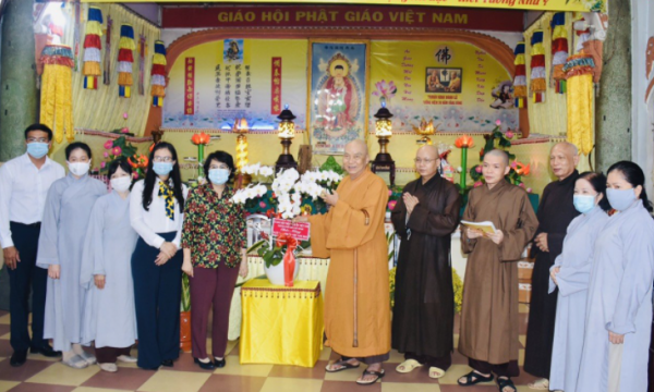 UBMTTQVN TP.HCM thăm Phòng khám Tổ đình Vạn Thọ nhân ngày Thầy thuốc Việt Nam