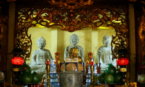 Bộ tượng Tam Thế Phật bằng đá độc nhất vô nhị tại chùa Linh Ứng