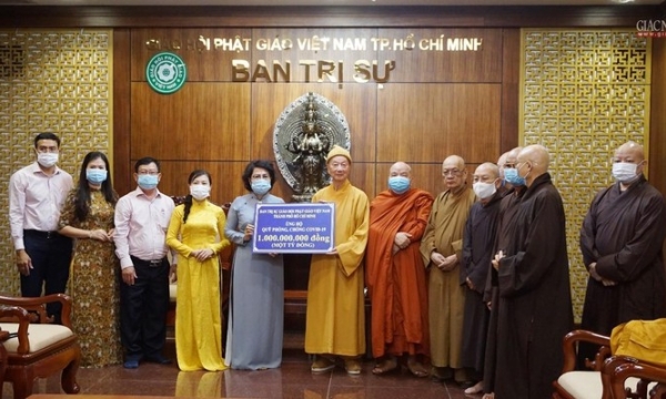 Phật giáo TP.HCM trao 1 tỷ đồng ủng hộ mua vắc-xin Covid-19 cho người nghèo