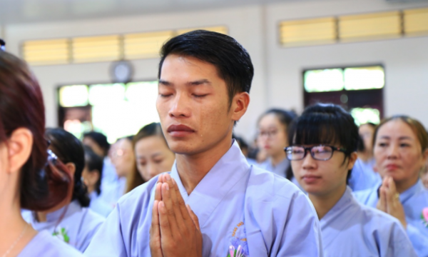 Hộ trì Phật pháp bằng đức hạnh