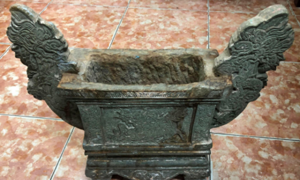 Tìm được lư hương cổ bằng đá ở chùa Long Vân