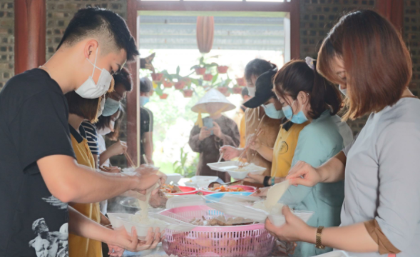 CLB Hương Từ chùa Phật Quang với chương trình “Bát cơm nhân ái số 05”