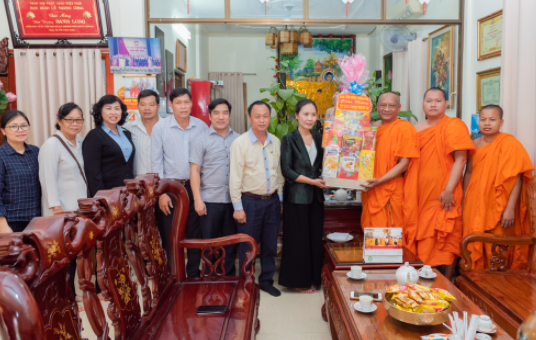Ban Tôn giáo Chính Phủ chúc Tết Chôl Chnam Thmây tại chùa Candaransi