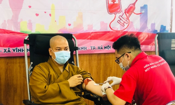 Tăng - Ni Phật tử chùa Long Hưng tham gia hiến máu nhân đạo
