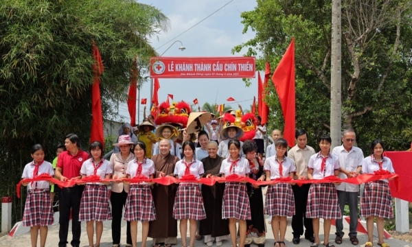 Chùa Thiên Quang trao cầu giao thông, hỗ trợ xây nhà tình thương tại tỉnh Đồng Tháp