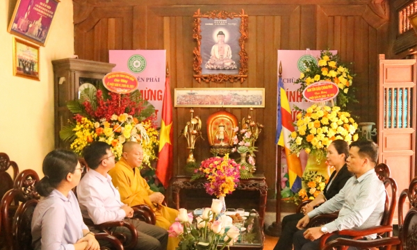 Ban Tôn giáo Chính phủ đến thăm và chúc mừng Đại lễ Phật đản tại chùa Liên Phái