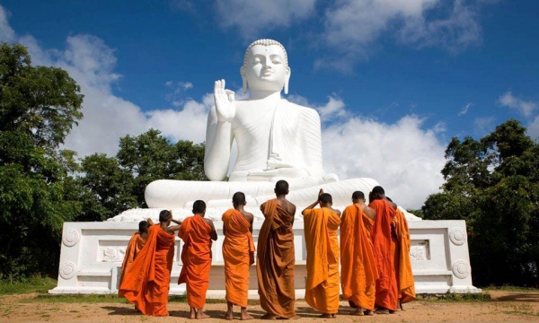 Đức Phật hiện diện giữa cuộc đời