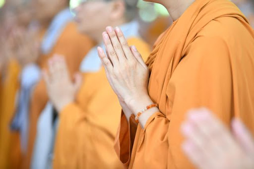 Phật tử tu pháp gì để chánh pháp hưng thịnh?