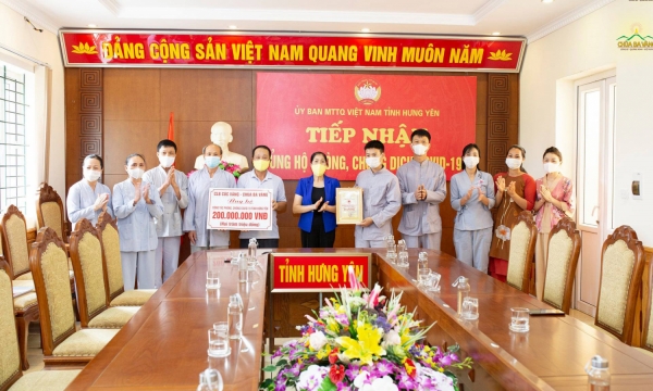 Phật tử chùa Ba Vàng ủng hộ 200 triệu đồng cho công tác phòng chống dịch bệnh Covid-19 của tỉnh Hưng Yên